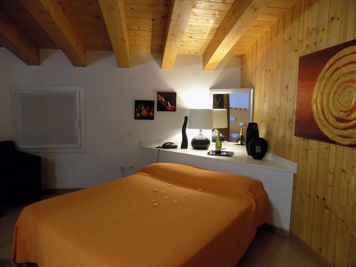 Hotel Residence Sole Fontanafredda Екстер'єр фото